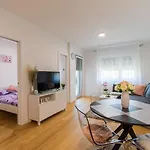 Flexible Selfcheckins 51 - Zagreb - Garage - Loggia - New